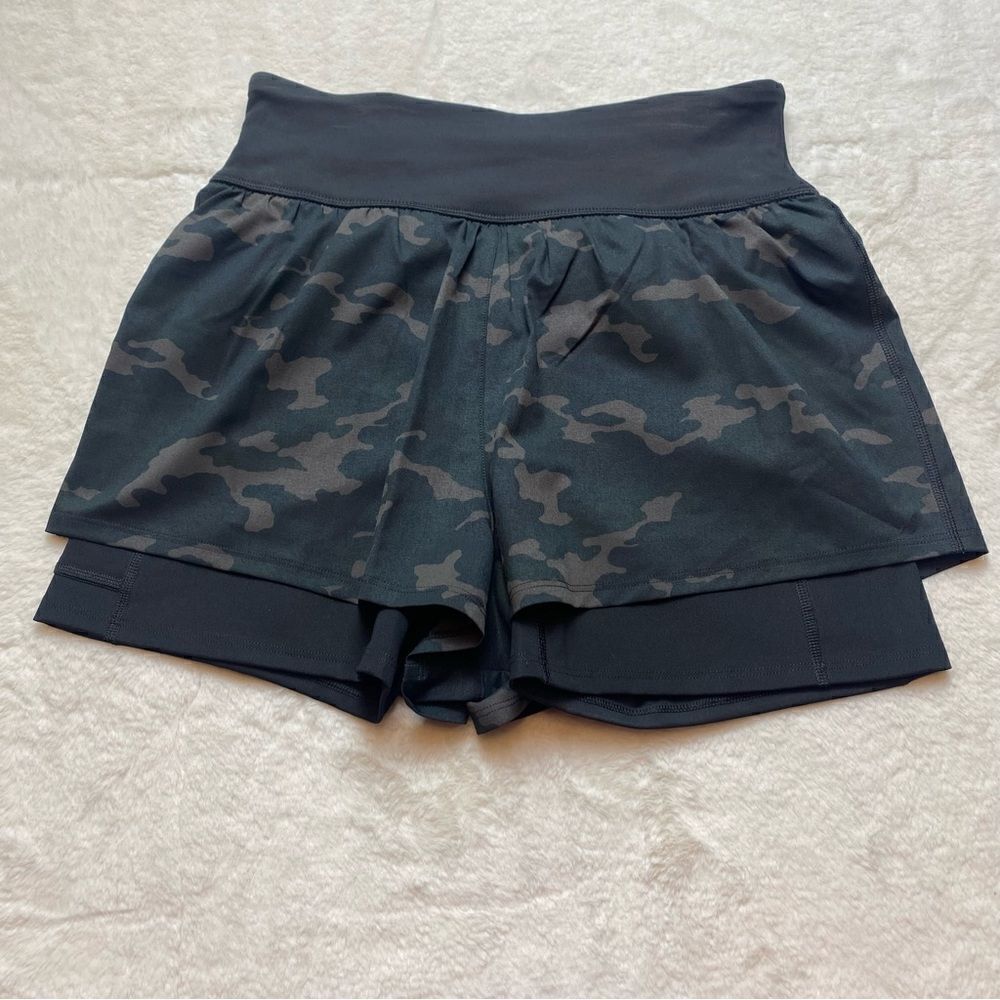 Spanx Get Moving Shorts Black Gray Green Camo Size Small